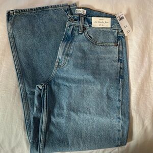 NWT mid-rise slouchy jean size 4R/27 by Abercrombie